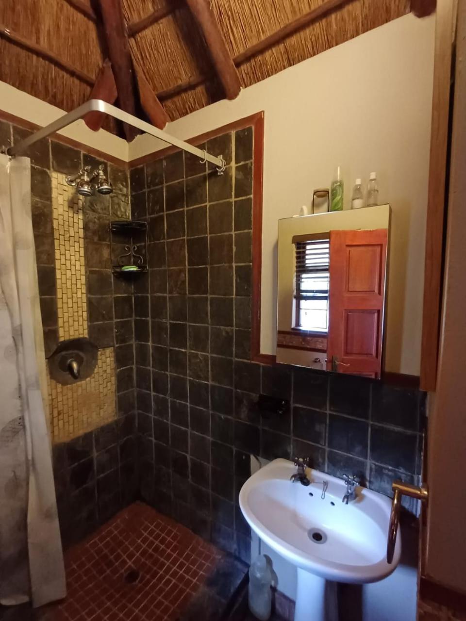 Adorable Unique Guest House - African Bush Feel Kalkheuvel エクステリア 写真